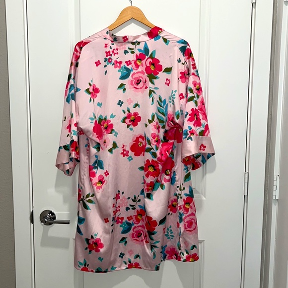 Soho Apparel Floral Robe - Picture 3 of 5